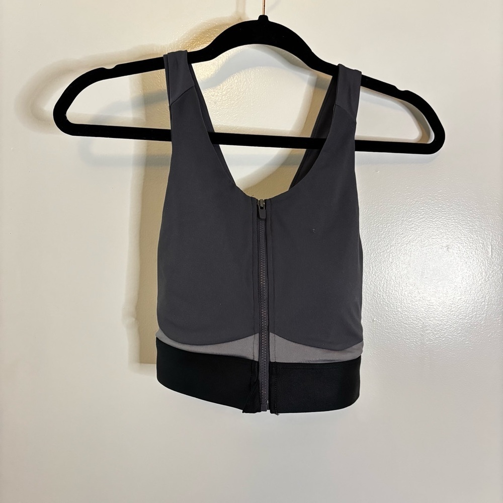 Fabletics Gray and Black Sports Bra Size L